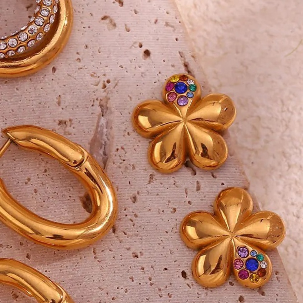 ◾️18k Gold Plated Crystal Zircon Paved Flower Stud Earrings